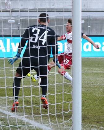 04.12.2016, Deutschland, Aue, Fußball 2. Bundesliga 15. Spieltag Saison 2016 2017 FC Erzgebirge Aue vs. VfB Stuttgart: 0:2 Tor, Torschütze Christian Gentner (VfB)