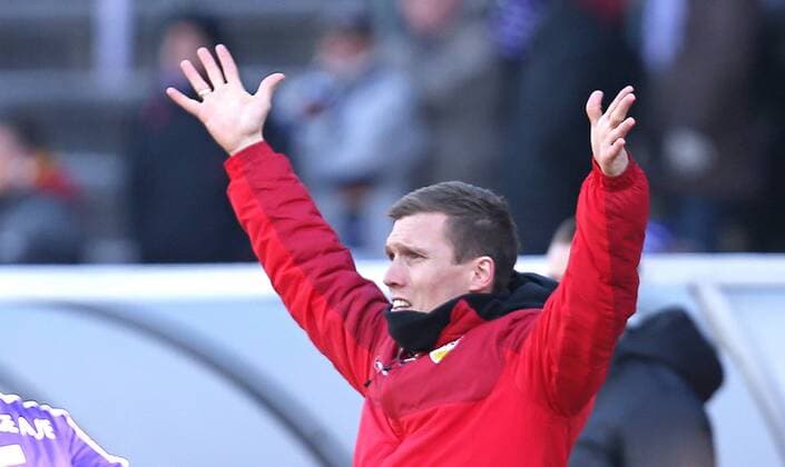 04.12.2016, Deutschland, Aue, Fußball 2. Bundesliga 15. Spieltag Saison 2016 2017 FC Erzgebirge Aue vs. VfB Stuttgart: VfB Trainer Hannes Wolf