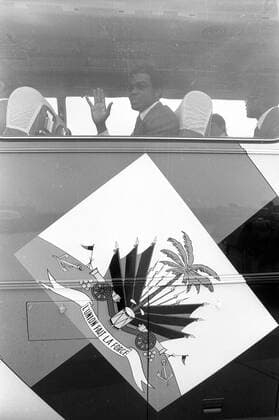 WM 1974, Ankunft Haiti am Flughafen München, der Mannschaftsbus