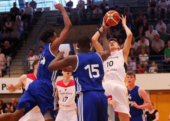 Ludwigsburg Basketball U16 Länderspiel Deutschland vs. Frankreich, rechts Daniel Zdravevski (GER)