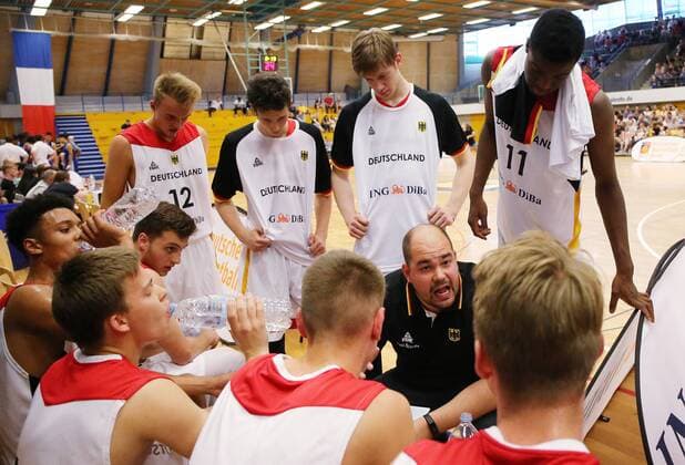 Ludwigsburg Basketball U16 Länderspiel Deutschland vs. Frankreich, Trainer Alan Ibrahimagic (GER, Mitte)