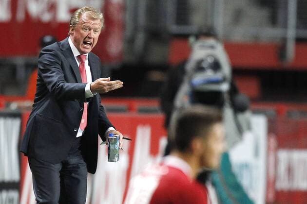ENSCHEDE - FC Twente - Bursaspor , Voetbal Europa League voorronde, seizoen 2012-2013 , 30-08-2012 , Stadion Grolsch Veste , FC Twente trainer Steve McClaren gaat tekeer langs de lijn. fc Twente - bursaspor