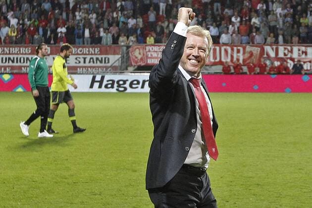 ENSCHEDE - FC Twente - Bursaspor , Voetbal Europa League voorronde, seizoen 2012-2013 , 30-08-2012 , Stadion Grolsch Veste , FC Twente trainer Steve McClaren is blij met de overwinning en de plaatsing voor de Europa league groepsfase. fc Twente - bursaspor