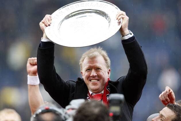 seizoen 2009 2010 , breda , ere divisie , 02-05-2010 , nac - twente , steve mcclaren met kampioensschaal nac - twente