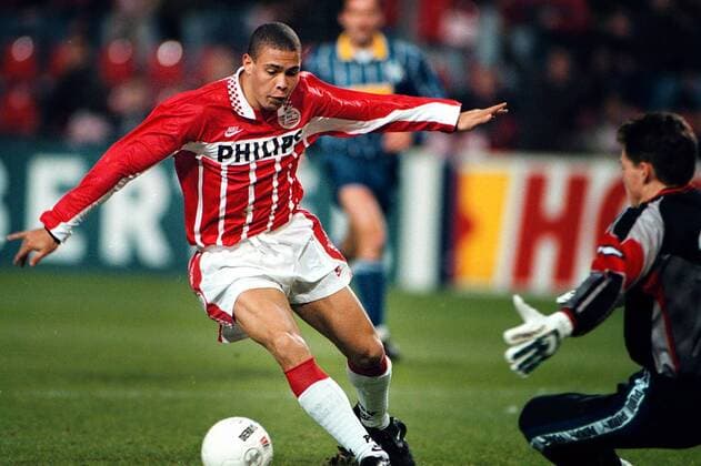 seizoen 1995 1996 , eindhoven 21-11-1995 psv - werder bremen 2-1 ronaldo als speler van psv . ronaldo
