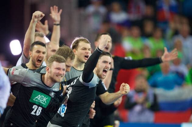 Themen der Woche - SPORT Bilder des Tages - SPORT Handball Zagreb 15.01.2018 Europameisterschaft Herren Männer Euro Europameisterschaften Vorrunde Slowenien (SLO) - Deutschland (GER) Jubel deutschland Philipp Weber (Deutschland, No.20) Hendrik Pekeler (Deutschland, No.13) Paul Drux (Deutschland, No.95)