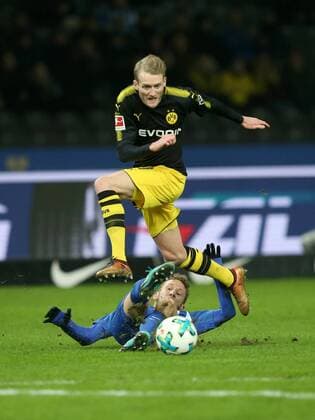 Themen der Woche - SPORT Bilder des Tages Fabian Lustenberger ( Hertha BSC Berlin 28 ) Andre Schuerrle ( Borussia Dortmund 21 ), Hertha BSC Berlin vs. Borussia Dortmund, 1.Bundesliga, Fussball, 19.01.2018, Berlin Copyright: xLanger Eibner-Pressefotox EP_HLR