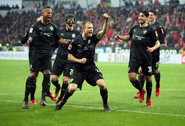Themen der Woche - SPORT Bilder des Tages - SPORT 1. FSV Mainz 05 - VfB Stuttgart Deutschland, Mainz, 20.01.2018, Fussball, Bundesliga, Saison 2017 2018, 19. Spieltag, 1. FSV Mainz 05 - VfB Stuttgart (3:2): Holger Badstuber (VfB Stuttgart); Jubel Tor 0:1 Badstuber.