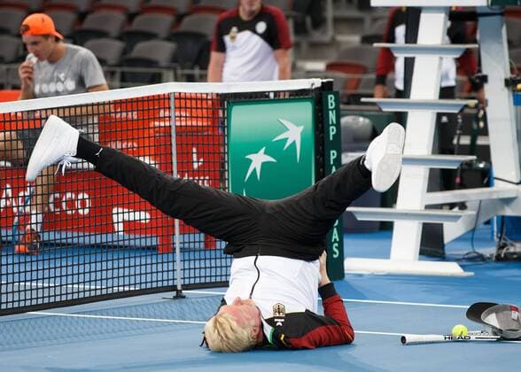 Themen der Woche - SPORT Bilder des Tages - SPORT BORIS BECKER macht Stretch Uebungen auf dem Platz, Tennis - Davis Cup 2018 - ITF Davis Cup - Pat Rafter Arena - Brisbane - - Australia - 1 February 2018. Â Copyright: xJuergenxHasenkopfx
