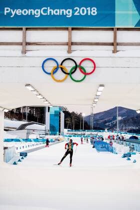 Themen der Woche - SPORT Bilder des Tages - SPORT 180205 An athlete passes under a bridge during practice at Alpensia Biathlon Centre ahead of the 2018 Winter Olympics on February 5, 2018 in Pyeongchang. Photo: Jon Olav Nesvold BILDBYRN kod JE 160137 Copyright: JONxOLAVxNESVOLD BB180205BB242
