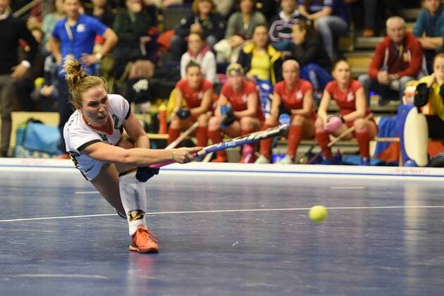 Themen der Woche - SPORT Bilder des Tages - SPORT Hallenhockey, Frauen, WM 2018, Gruppe B, Spiel 4, Deutschland - Tschechien, Nike Lorenz (Nr. 4, Deutschland) vergibt den Siebenmeter, 08.02.18, Copyright: xMichaelxHundtx xMatthiasxKochx