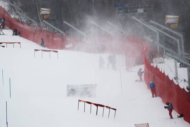 PyeongChang 2018 - Highlights der Olympischen Spiele OLYMPICS - 2018 Winter Olympics PYEONGCHANG,SOUTH KOREA,14.FEB.18 - OLYMPICS, ALPINE SKIING - Olympic Winter games Winterspiele Spiele Summer games PyeongChang 2018, slalom, ladies. Image shows wind on the slope. GEPAxpictures xMathiasxMandl