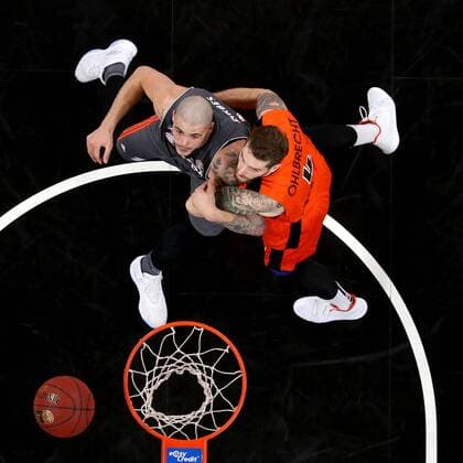 Themen der Woche - SPORT Bilder des Tages - SPORT Maik Zirbes ( FC Bayern Muenchen Basketball ) Tim Olbrecht ( ratiopharm ulm ), ratiopharm ulm vs FC Bayern Muenchen Basketball, esayCredit TOP FOUR, Halbfinale, Basketball, 17.02.2018, Neu Ulm Copyright: xLangerx xEibner-Pressefotox EP_HLR