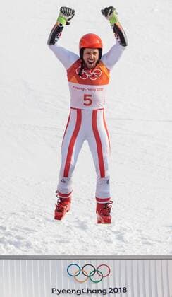 Themen der Woche - SPORT Olympia-Bilder des Tages - SPORT 18.02.2018, Yongpyong Alpine Centre, Pyeongchang, KOR, PyeongChang 2018, Ski Alpin, Herren, Riesenslalom, Siegerpraesentation, im Bild Marcel Hirscher (AUT, 1. Platz) gold medalist and Olympic champion Marcel Hirscher of Austria during the winner presentation of the men s Alpine Giant Slalom Race of the Pyeongchang 2018 Winter Olympic Games Olympische Spiele Olympia OS at the Yongpyong Alpine Centre in Pyeongchang, South Korea on 2018 02 18. Pyeongchang