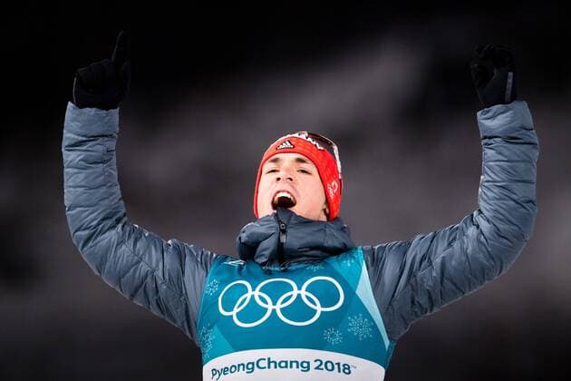 Themen der Woche - SPORT Olympia-Bilder des Tages - SPORT PyeongChang 2018 - Biathlon, 15km Massenstart Herren, Flower Ceremony 180218 Simon Schempp of Germany, Silver, after the Men s 15 km Mass Start during day nine of the 2018 Winter Olympics on February 18, 2018 in Pyeongchang. Photo: Carl Sandin BILDBYRN kod CS 57999_305 Copyright: CARLxSANDIN BB180218CS160