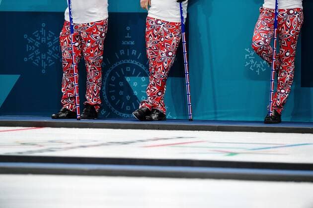 PyeongChang 2018 - Highlights der Olympischen Spiele Olympia-Bilder des Tages - SPORT PyeongChang 2018 - Curling, Herren, Norwegens Team ein modischer Hingucker 180218 Pants of Norwegian players in the round robin of the curling between Norway and United States during day nine of the 2018 Winter Olympics on February 18, 2018 in Pyeongchang. Photo: Jon Olav Nesvold BILDBYRAN kod JE 160181 Copyright: JONxOLAVxNESVOLD BB180218JE121