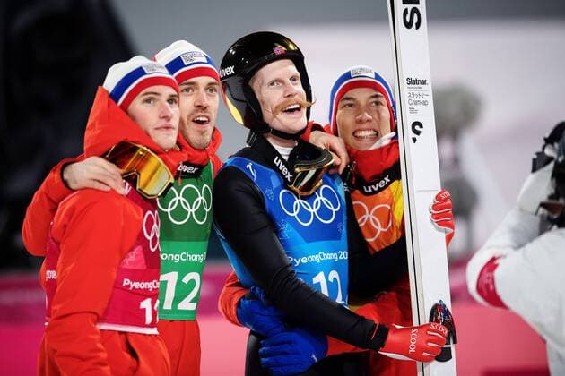 Themen der Woche - SPORT Olympia-Bilder des Tages - SPORT PyeongChang 2018, Skispringen, Norwegen ist Olympiasieger im Teamspringen 180219 Daniel Andre Tande, Andreas Stjernen, Robert Johansson and Johann Andre Forfang of Norway celebrate after winning the Men s Team Ski jumping Skispringen Ski nordisch during day ten of the 2018 Winter Olympics on February 19, 2018 in Pyeongchang. Photo: Carl Sandin BILDBYRAN kod CS 57999_308 Copyright: CARLxSANDIN BB180219CS163