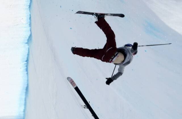 PyeongChang 2018 - Highlights der Olympischen Spiele Olympia-Bilder des Tages (180222) -- PYEONGCHANG, Feb. 22, 2018 -- Torin Yater-Wallace of the United States crashes during men s ski halfpipe of freestyle skiing at the 2018 PyeongChang Winter Olympic Games Olympische Spiele Olympia OS at Phoenix Snow Park, PyeongChang, South Korea, Feb. 22, 2018. Torin Yater-Wallace got the 9th place with 65.20 points. ) (SP)OLY-SOUTH KOREA-PYEONGCHANG-FREESTYLE SKIING-MEN S SKI HALFPIPE FeixMaohua