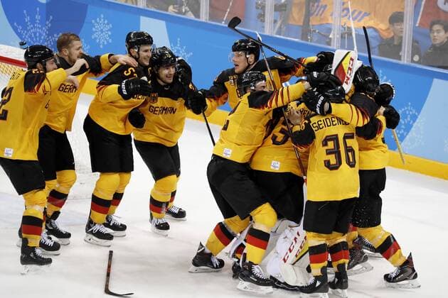 PyeongChang 2018 - Highlights der Olympischen Spiele AUS DEN BIRKEN Danny Torwart Team Deutschland Schlussjubel nach Sieg um Torwart AUS DEN BIRKEN Eishockey Halbfinale Canada-Deutschland 3 : 4 Olympic Wintergames 2018 Pyeongchang South Korea Olympische Winterspiele 2018 Pyeongchang 23.Februar 2018
