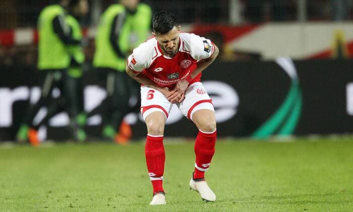 Themen der Woche - SPORT Bilder des Tages - SPORT Fussball 1. Bundesliga: 1. FSV Mainz 05 - VfL Wolfsburg, 24. Spieltag am 23.02.2018 in der Opel Arena Mainz, xmdx, Danny LATZA (6, Mainz 05) 1. FSV Mainz 05 - VfL Wolfsburg
