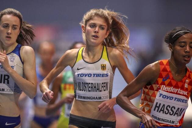 Themen der Woche - SPORT Bilder des Tages - SPORT IAAF World Indoor Championships; Birmingham, 01.03.18 Konstanze Klosterhalfen (GER); IAAF World Indoor Championships am 01.03.18 in der Arena Birmingham in Birmingham (Great Britain). Links Laura Muir (GBR), rechts Sifan Hassan (NED). Konstanze Klosterhalfen (GER), IAAF World Indoor Championships on 01.03.18 at the Arena Birmingham in Birmingham (Great Britain).