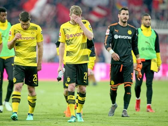 Themen der Woche - SPORT Bilder des Tages - SPORT Sokratis Papastathopoulos ( Borussia Dortmund 25 ) Andre Schuerrle ( Borussia Dortmund 21 ) Roman Buerki ( Borussia Dortmund 38 ) nach dem 6:0, FC Bayern Muenchen vs. Borussia Dortmund, 1.Bundesliga, Fussball, 31.03.2018, Muenchen Copyright: xLanger Eibner-Pressefotox EP_HLR