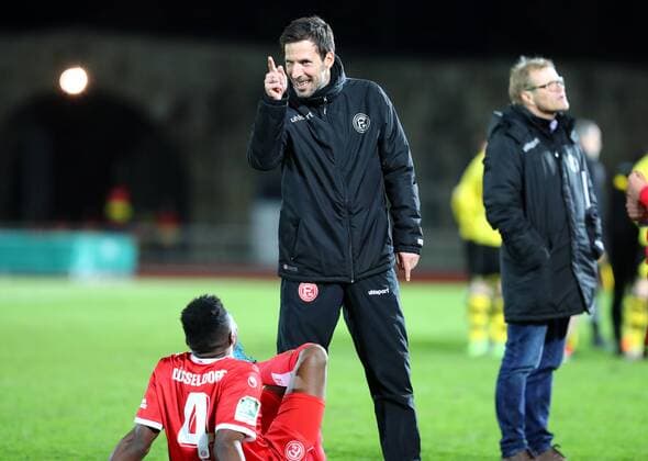 Freitag 06.04.2018, Saison 2017 2018, 29. Spieltag der Regionalliga West im Stadion Rote Erde, BVB 09 Borussia Dortmund II - Fortuna Düsseldorf 1895 U23, Leroy Kwadwo (F95) mit Jens Langeneke (Trainer, F95), v.l.