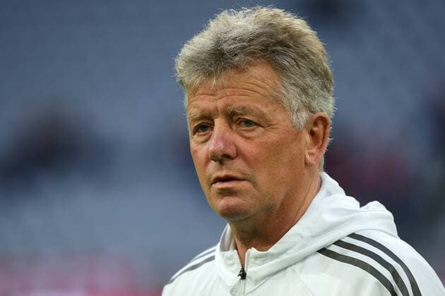 Muenchen, Deutschland 11.04.2018, UEFA Champions League - 2017 18 Season, Quarter-finals, Second leg, FC Bayern Muenchen - Sevilla FC , Co-Trainer Peter Hermann (FCB) schaut ( DeFodi501