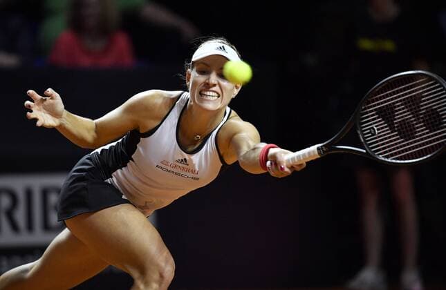 Themen der Woche - SPORT Bilder des Tages - SPORT Angelique KERBER (GER) Aktion Tennis Damen Team Deutschland Germany Fed Cup Federations FedCup 2018 Halbfinale Deutschland GER vs Tschechien CZE Porsche-Arena Stuttgart 21.-22.04.2018 Fed Cup Halbfinale GER - CZE Porsche-Arena Stuttgart 2018
