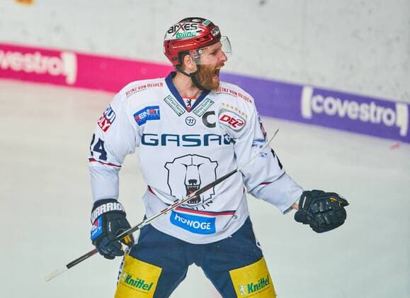 Andre RANKEL, Eisbaeren Berlin 24 Torjubel, Jubel nach dem Tor zum 0-2 Jubel, jubeln, jubelt, Freude, Emotionen, Feiern, Lachen, jubelt, freuen, reisst die Arme hoch, ballt die Faust EHC RB MUENCHEN - EISBAEREN BERLIN Eishockey DEL 1 Finale Spiel 5 in Muenchen, Deutschland am 22.04.2018