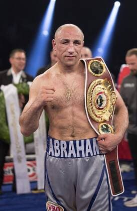 Bilder des Tages - SPORT Abraham vs. Nielsen Boxen in Offenburg; 28.4.2018 WBO International Titelkampf Arthur Abraham (46-6, 30 KOÂ s, Deutschland) vs. Patrick Nielsen (29-2, 14 KOÂ s, Dänemark) Abraham mit WBO Gürtel