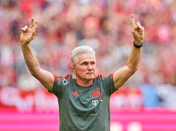 Themen der Woche - SPORT Bilder des Tages - SPORT verabschiedung Trainer Cheftrainer Jupp HEYNCKES (FCB) Uli HOENESS (FCB Praesident ), Karl-Heinz RUMMENIGGE (Vorstandsvorsitzender FCB AG) FC BAYERN MUENCHEN - VFB STUTTGART Fussball 1. Bundesliga , Muenchen, am 12.05.2018, 34.Spieltag, Saison 2017 2018, 1.Liga, 1.Bundesliga, FCB, 28.Meistertitel,