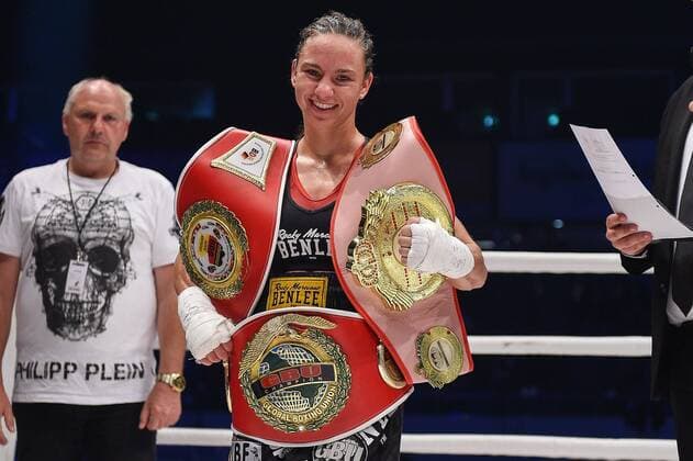 Themen der Woche - SPORT Bilder des Tages - SPORT Sie gewann heute 3 Guertel, Sarah Bormann (GER), Sarah Bormann (GER) vs Claudia Ferenczi (SLO), Titelkampf ,Vacant GBU EM Interim - Flyweight im Boxen, 12.05.2018 Augsburg Bayern Deutschland