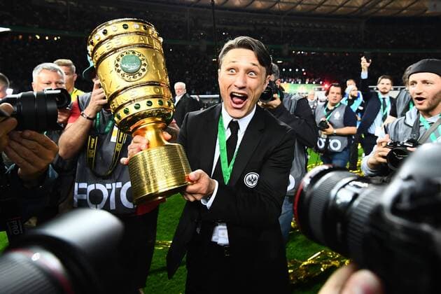Themen der Woche - SPORT KW20 Bilder des Tages - SPORT 19.05.2018, xjhx, DFB Pokalfinale Herren, Eintracht Frankfurt - FC Bayern Muenchen, emspor v.l. Eintracht Frankfurt Spieler feiern den Sieg Feier Jubel jubeln Trainer Niko Kovac (SGE - Eintracht Frankfurt) Berlin