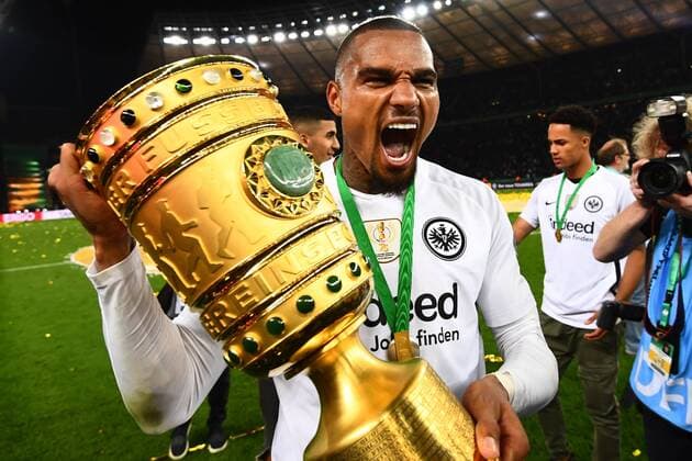 Themen der Woche - SPORT KW20 Bilder des Tages - SPORT 19.05.2018, xjhx, DFB Pokalfinale Herren, Eintracht Frankfurt - FC Bayern Muenchen, emspor v.l. Eintracht Frankfurt Spieler feiern den Sieg Feier Jubel jubeln Kevin-Prince Boateng (SGE - Eintracht Frankfurt) Berlin