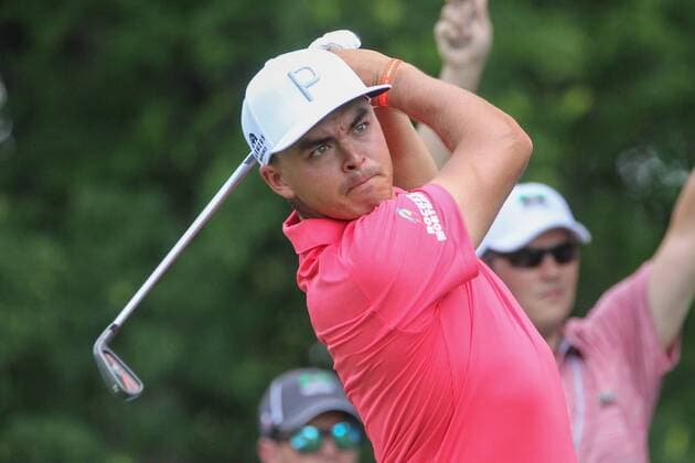 FORT WORTH, TX - MAY 24: Rickie Fowler (USA) hits from the 9th tee during the first round of the Fort Worth Invitational on May 24, 2018 at Colonial Country Club in Fort Worth, TX. (Photo by George Walker Icon Sportswire) GOLF: MAY 24 PGA Golf Herren - Fort Worth Invitational Icon18052401 EDITORIAL USE ONLY