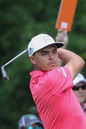 FORT WORTH, TX - MAY 24: Rickie Fowler (USA) hits from the 9th tee during the first round of the Fort Worth Invitational on May 24, 2018 at Colonial Country Club in Fort Worth, TX. (Photo by George Walker Icon Sportswire) GOLF: MAY 24 PGA Golf Herren - Fort Worth Invitational Icon18052404 EDITORIAL USE ONLY