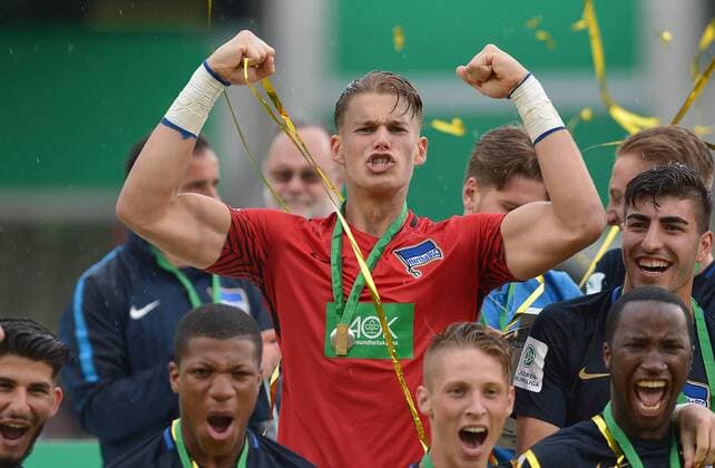 Themen der Woche - SPORT KW21 Bilder des Tages - SPORT Oberhausen, Germany 27.05.2018, A-Junioren-Bundesliga - 2017 18 Season, Finale, FC Schalke 04 U19 - Hertha BSC U19, Torwart Dennis Smarsch (BSC U19) jubelt, Jubel ( DeFodi521