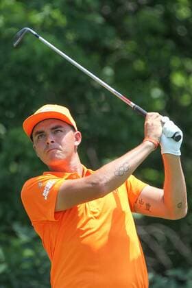 FORT WORTH, TX - MAY 27: Rickie Fowler (USA) hits from the 8th tee during the final round of the Fort Worth Invitational on May 27, 2018 at Colonial Country Club in Fort Worth, TX. (Photo by George Walker Icon Sportswire) GOLF: MAY 27 PGA Golf Herren - Fort Worth Invitational Icon18052711 EDITORIAL USE ONLY