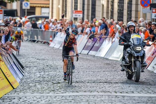 Themen der Woche - SPORT KW22 Bilder des Tages - SPORT Zieleinlauf bei der 6. Etappe Rund um Gotha bei der Lotto Thüringen Ladies Tour 2018 Alices Barnes (GBR) gewinnt die Etappe vor Elena Cechini (ITA) und Lisa Brennauer (GER) Gotha Thüringen Deutschland