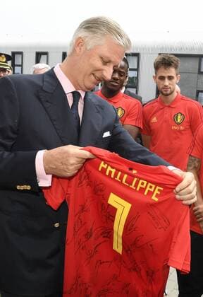King Philippe - Filip of Belgium pictured during a visit of the King to a training session of the Belgian national soccer team Red Devils, Saturday 09 June 2018, in Tubize. The Red Devils started their preparations for the upcoming FIFA World Cup WM Weltmeisterschaft Fussball 2018 in Russia. POOLxPHILIPPExCROCHET  x05361525x