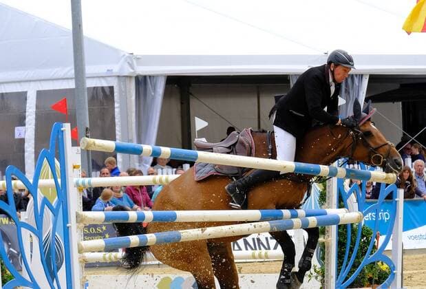 Themen der Woche - SPORT KW25 Bilder des Tages - SPORT 24.06.2018 xkhx Kassel , Internationales Reitturnier Spangenberg 2018 Großer Preis von Spangenberg Springprüfung mit Stechen Finale Jörg Naeve (GER) auf Be Aperle VA musste wegen Sturz aufgeben