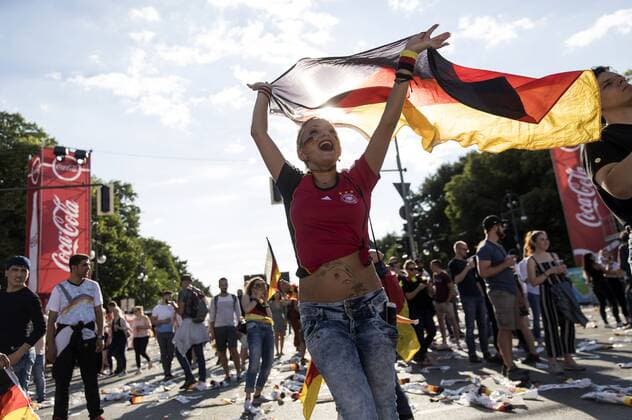 Public Viewing des Fußball-Weltmeisterschaft 2018-Spiels Deutschland gegen Südkorea (0:2) auf der Fanmeile am Brandenburger Tor. Berlin, 27.06.2018