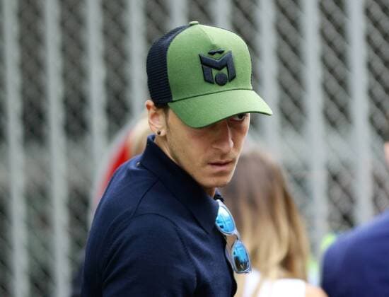 Sport Themen der Woche KW26 Sport - Bilder des Tages 28.06.2018, Frankfurt am Main, Flughafen WM 2018 in Russland Ankunft der Deutschen Nationalmannschaft nach dem Ausscheiden in der Vorrunde Nationalspieler Mesut Özil
