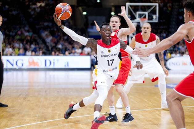 Sport Themen der Woche KW26 Sport Bilder des Tages Dennis Schroeder (Nr. 17 Deutsche Basketball Nationalmannschaft) in Ballbesitz Deutschland - Oesterreich FIBA Basketball World Cup 2019 European Qualifiers Deutschland - Oesterreich, Basketball, FIBA Basketball World Cup 2019 European Qualifiers, 29.06.2018 Braunschweig Copyright: xEIBNER DanielxReineltx EP_DRT