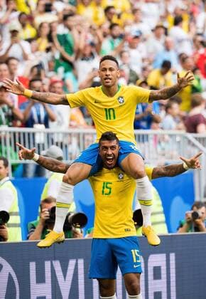 Sport - Bilder des Tages 180702 Neymar and Paulinho of Brazil celebrate the 1-0 goal during the FIFA World Cup WM Weltmeisterschaft Fussball round of 16 match between Brazil and Mexico on July 2, 2018 in Samara. Photo: Petter Arvidson BILDBYRAN kod PA 92081 Copyright: PETTERxARVIDSON BB180702PA089