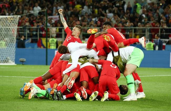 Sport - Bilder des Tages WM 2018, Kolumbien - England, England siegt im Elfmeterschießen Kieran Trippier, John Stones, Kyle Walker, Torwart Jordan Pickford, Harry Kane, Engländer feiern Sieg nach Elfmeterschiessen Freude Emotion jubelnd Jubel nach Spielende Fußball Fussball FIFA WM Weltmeisterschaft Russland Russia 2018 Saison 2017 2018 03.07.2018 Columbien COL vs. England ENG