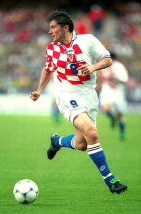 Fußball Fussball Weltmeisterschaft France 98 Lens Felix Bollaert 14.06.1998 Nationalmannschaft Kroatien Davor Suker Ganzkörper Ganzkoerper Ball führend fuehrend Einzelaktion
