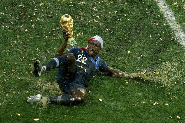 Fußball, WM Finale 2018 in Moskau, Frankreich - Kroatien Sport Themen der Woche KW28 (180715) -- MOSCOW, July 15, 2018 -- Benjamin Mendy of France celebrates victory after the 2018 FIFA World Cup WM Weltmeisterschaft Fussball final match between France and Croatia in Moscow, Russia, July 15, 2018. France defeated Croatia 4-2 and claimed the title. ) (SP)RUSSIA-MOSCOW-2018 WORLD CUP-FINAL-FRANCE VS CROATIA WuxZhuang 