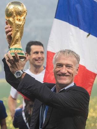 Sport Bilder des Tages 180715 Head coach Didier Deschamps of France celebrates with the trophy after winning the FIFA World Cup WM Weltmeisterschaft Fussball final match between France and Croatia on July 15, 2018 in Moscow. Photo: Petter Arvidson BILDBYRAN kod PA 92087 Copyright: PETTERxARVIDSON BB180715PA329